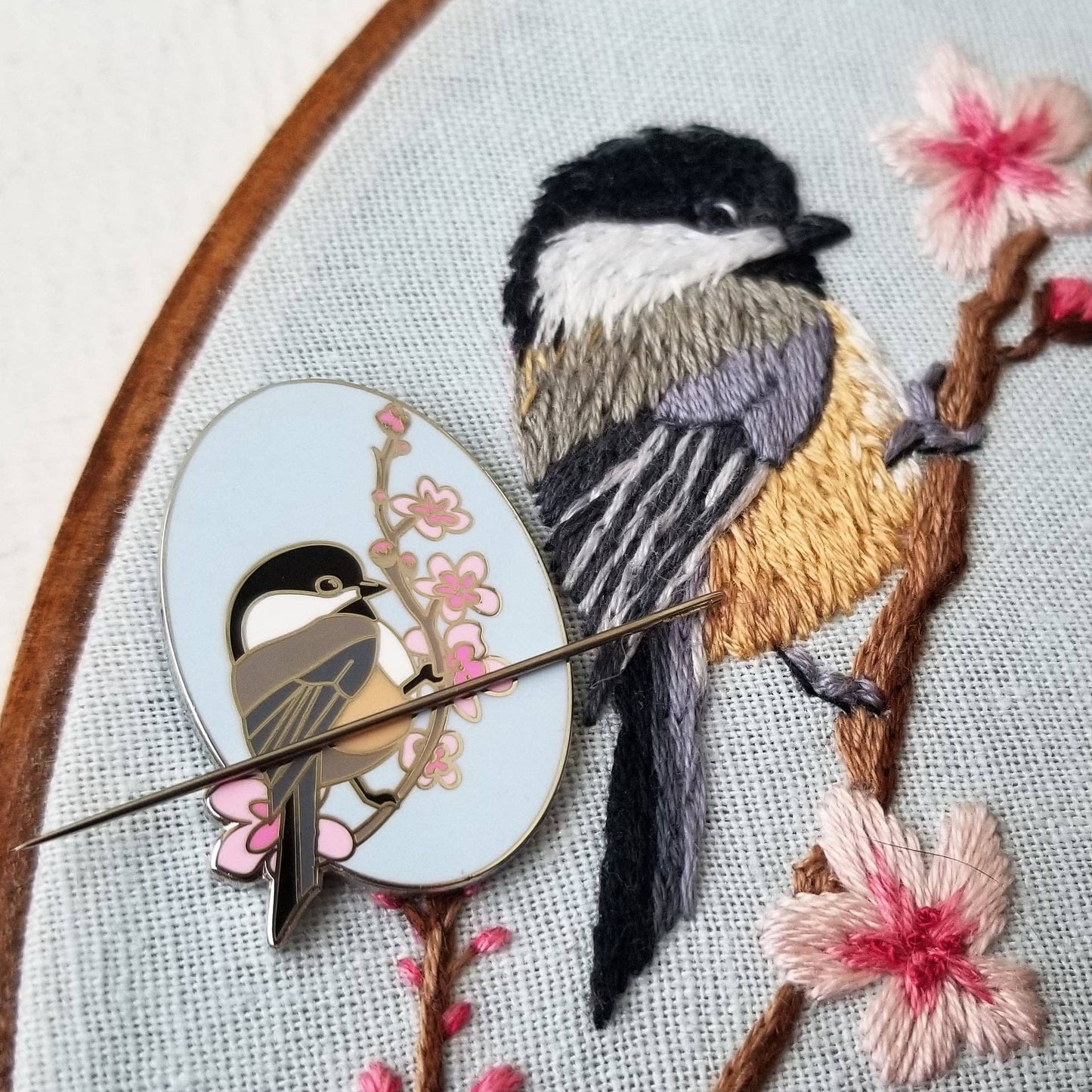 Chickadee Enamel Needle Minder